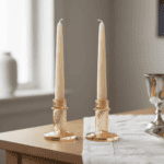 זוג פמוטים גבוהים מזכוכית לנר טפר בצבע אמבר