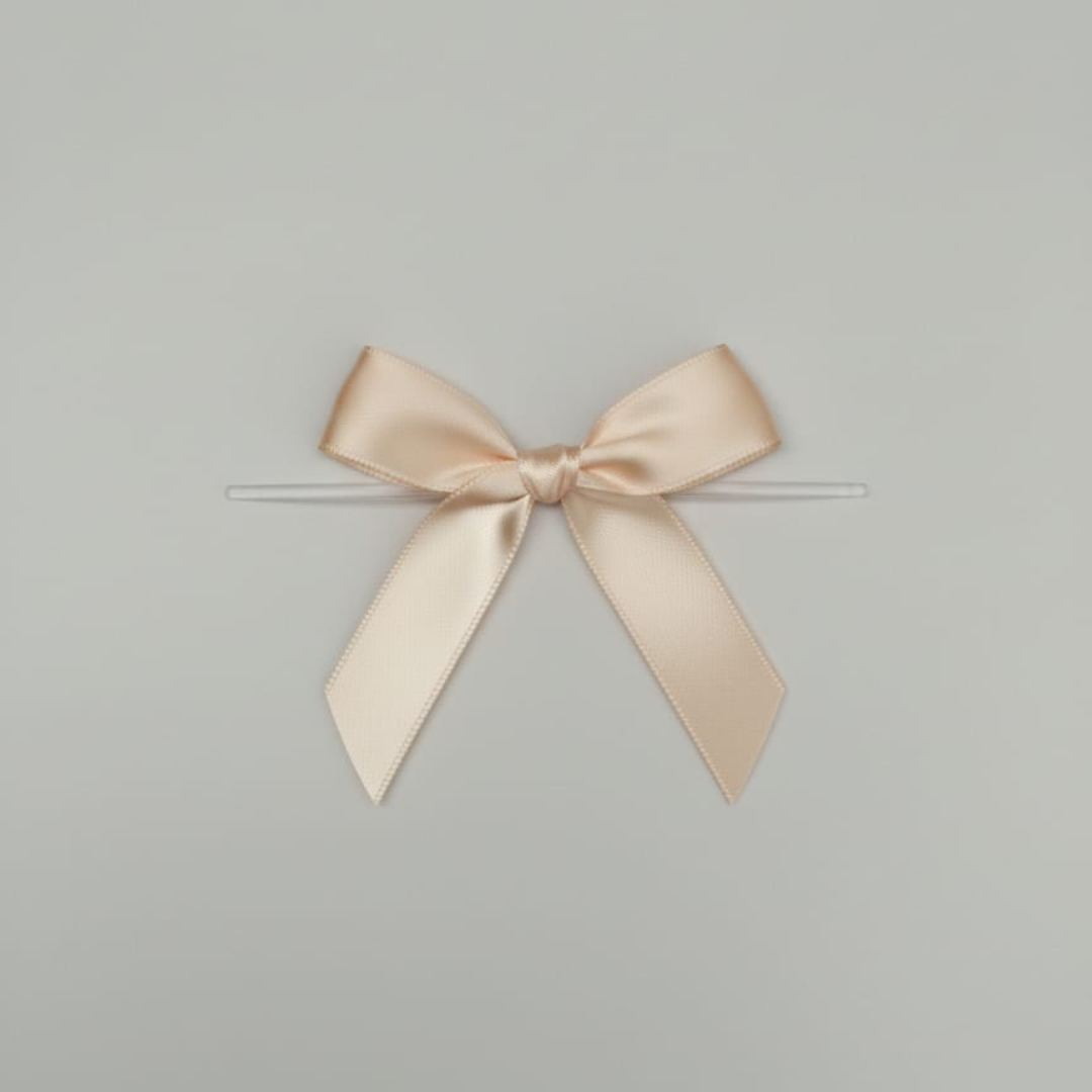 פפיון קשירה בז׳ שמנת