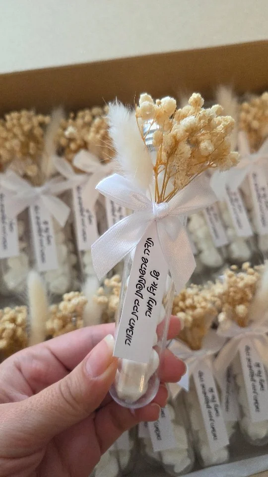 הפרטים הקטנים יוצרים זיכרונות גדולים ✨️
המבחנות המתוקות שלנו 🤍
מתנה מושלמת לחלק לאורחים שלכם