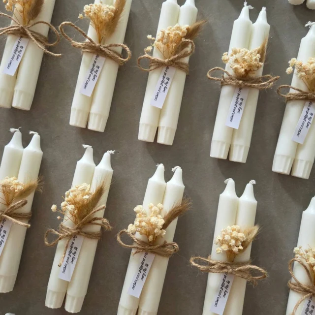 מארזי הנרות המושלמים שלנו🤍🌼
מגיעים בשילוב פרחים מיובשים וקשירת חוט יוטה
מתנה קטנה ומיוחדת לחלק לאורחות שלכן בערב מקווה, הפרשת חלה או כל אירוע מרגש אחר✨️